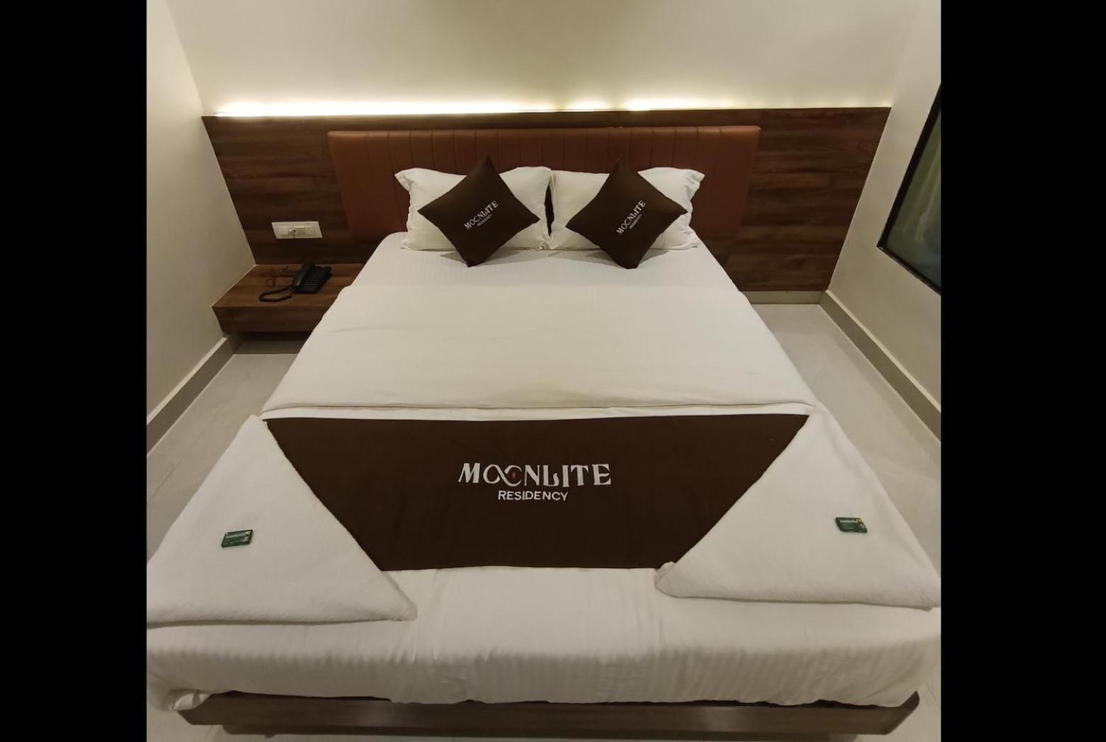 Hotel Moon Lite Residency - Marve Road Malad West Мумбаї Екстер'єр фото