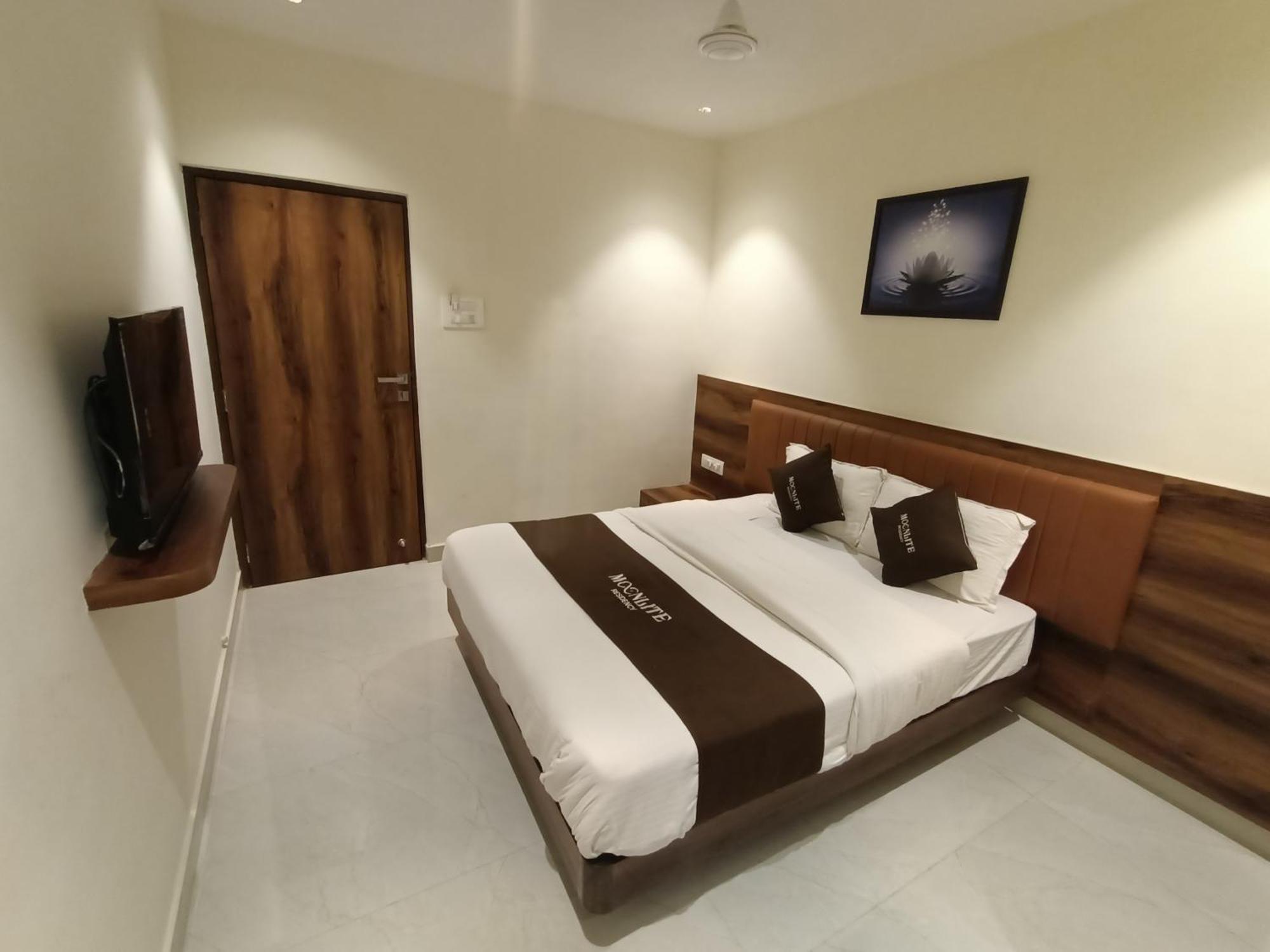 Hotel Moon Lite Residency - Marve Road Malad West Мумбаї Екстер'єр фото