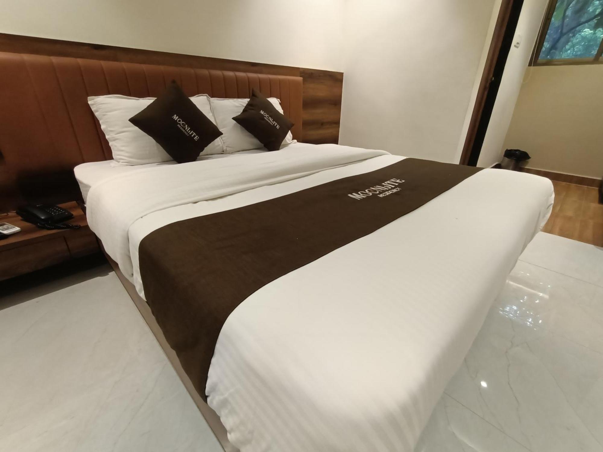 Hotel Moon Lite Residency - Marve Road Malad West Мумбаї Екстер'єр фото