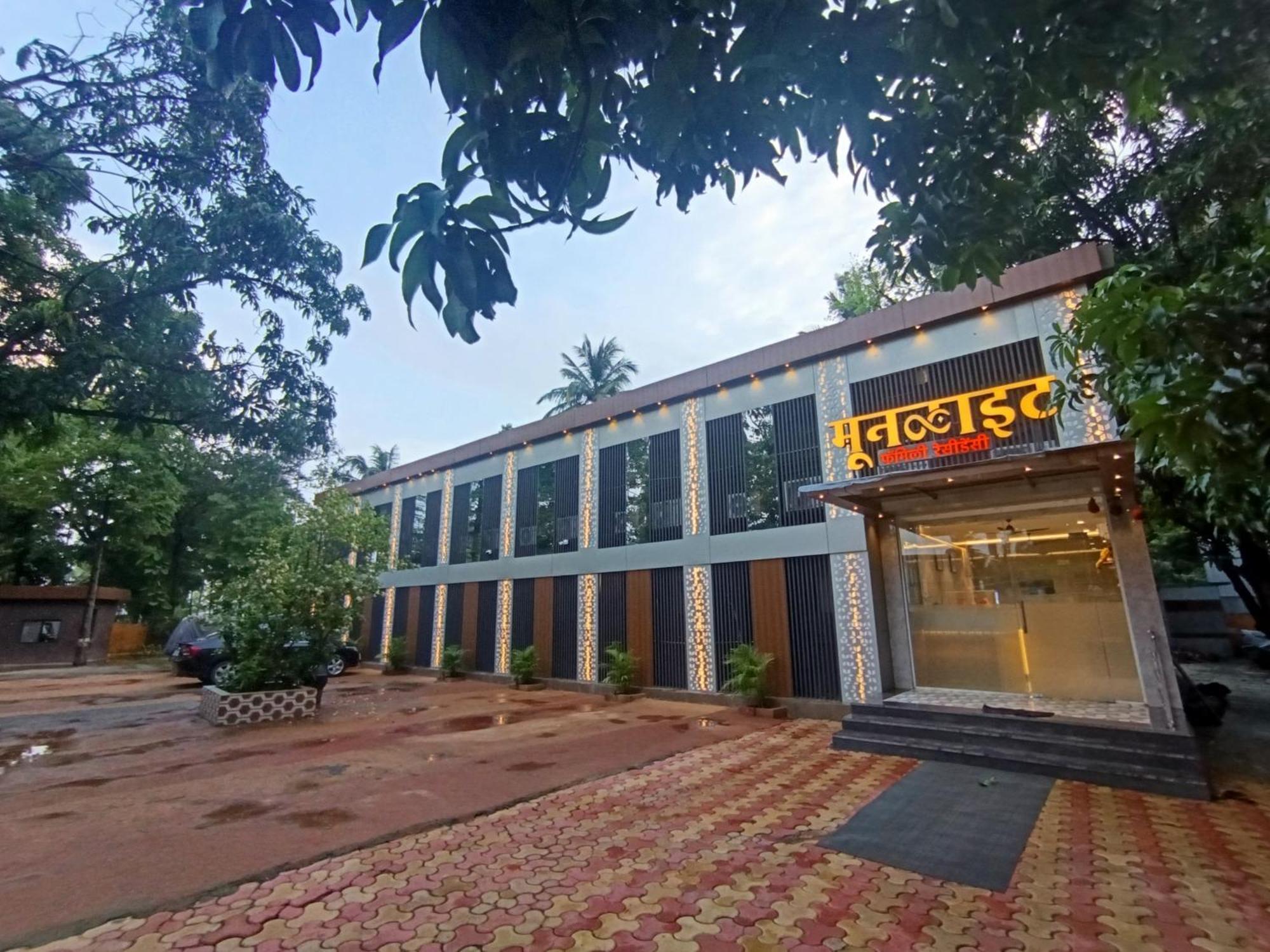 Hotel Moon Lite Residency - Marve Road Malad West Мумбаї Екстер'єр фото