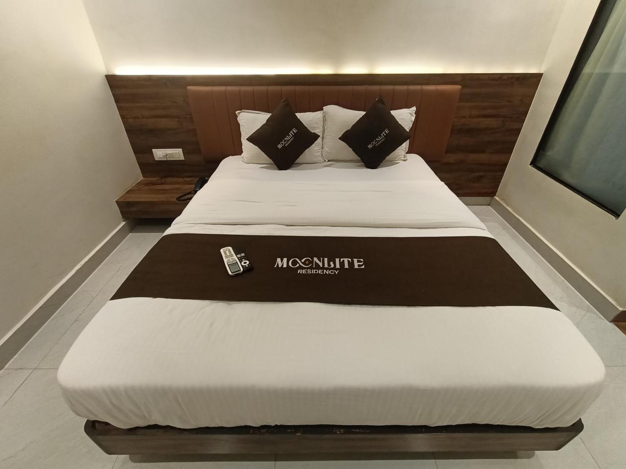 Hotel Moon Lite Residency - Marve Road Malad West Мумбаї Екстер'єр фото