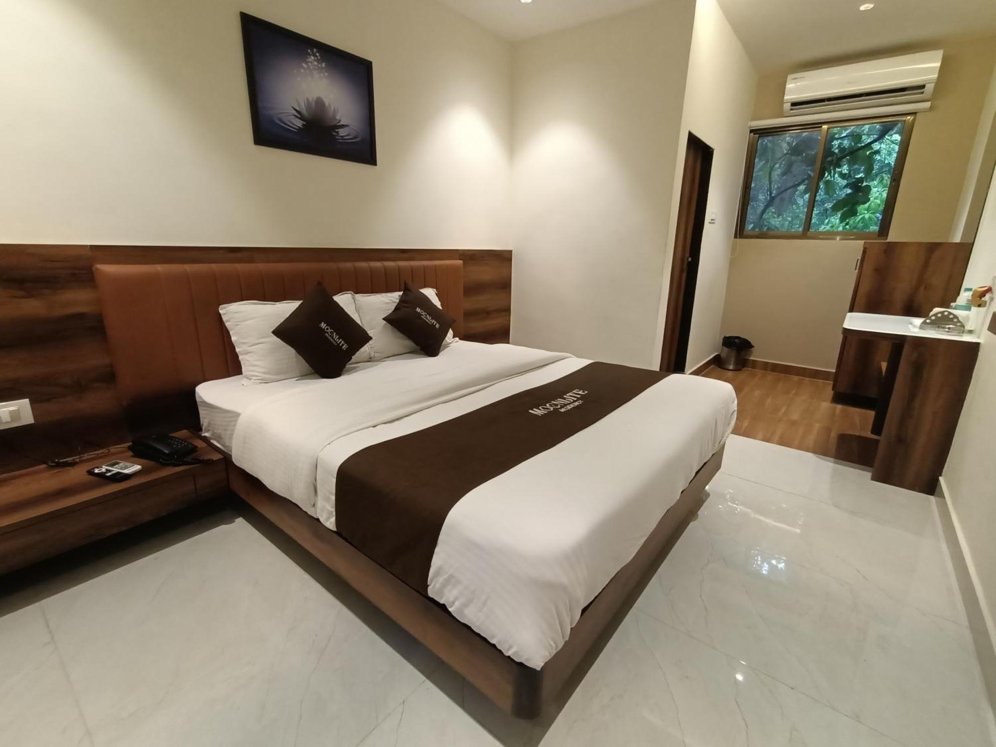 Hotel Moon Lite Residency - Marve Road Malad West Мумбаї Екстер'єр фото