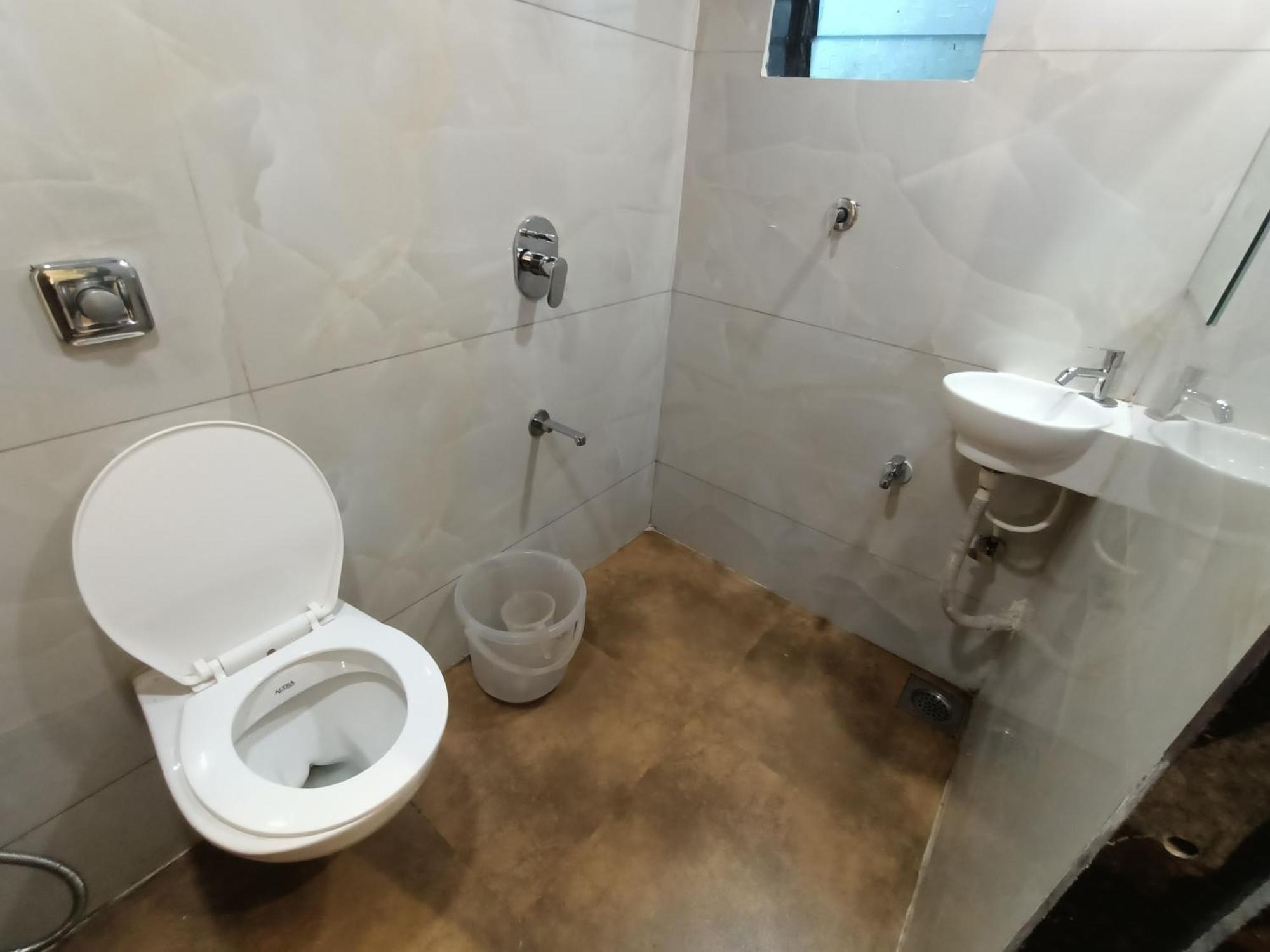 Hotel Moon Lite Residency - Marve Road Malad West Мумбаї Екстер'єр фото